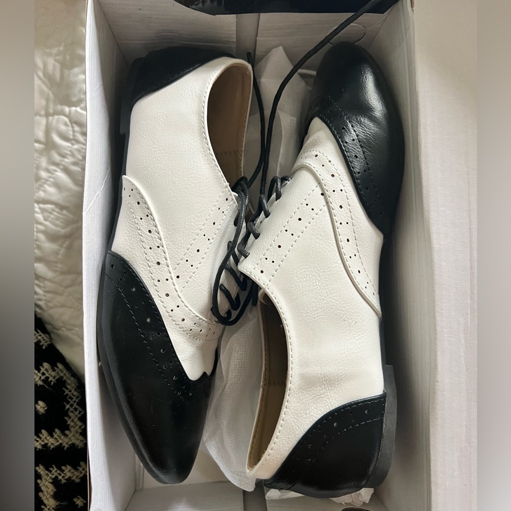 1950s style saddle shoes, size 8
